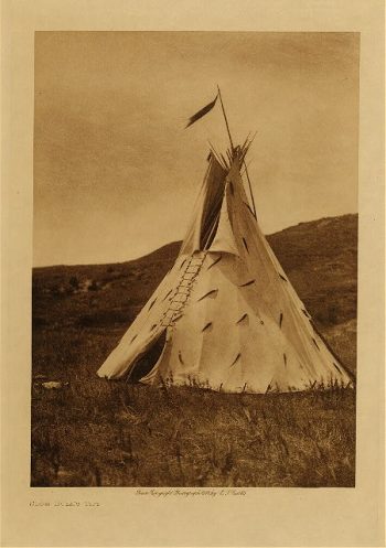 Slow Bull's tipi 1907