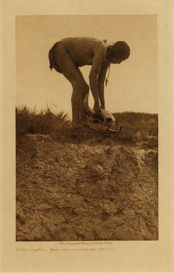 Huka-Lowapi, Fire carrier bringing skull 1908