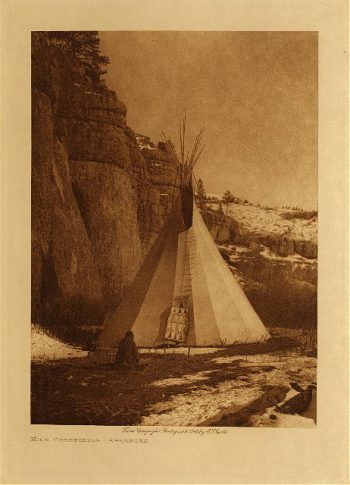 Hide stretching (Apsaroke) 1908