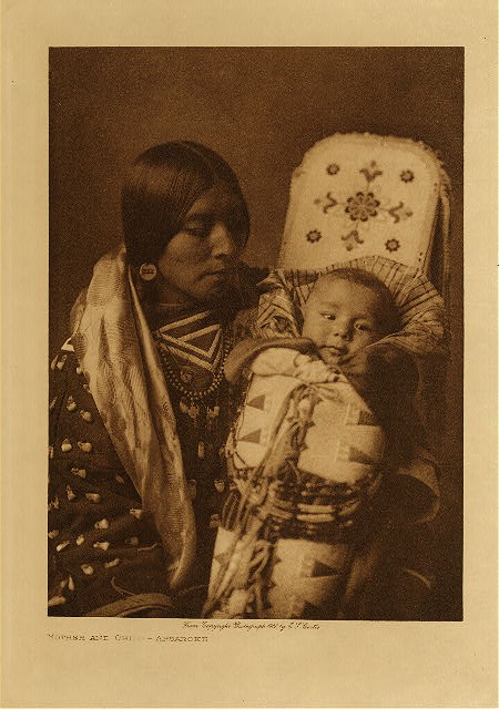 Mother and child (Apsaroke) 1908