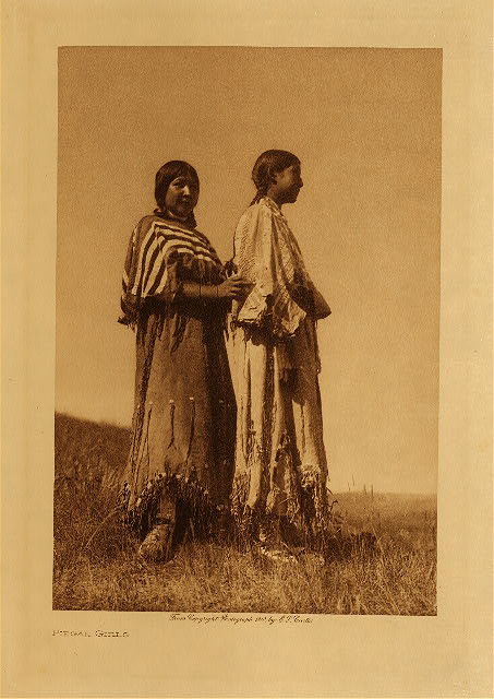 Piegan girls 1910