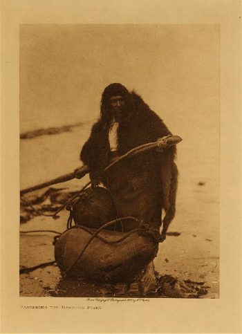 Fastening the harpoon point 1915