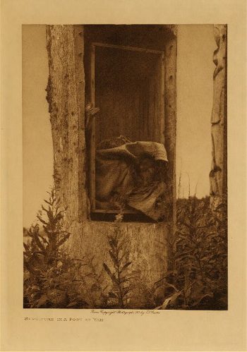 Sepulture in a post at Yan 1915