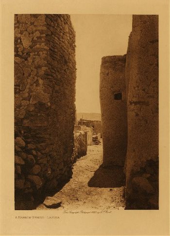 A narrow street (Laguna) 1925
