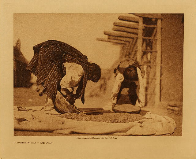 Cleaning wheat (San Juan) 1905