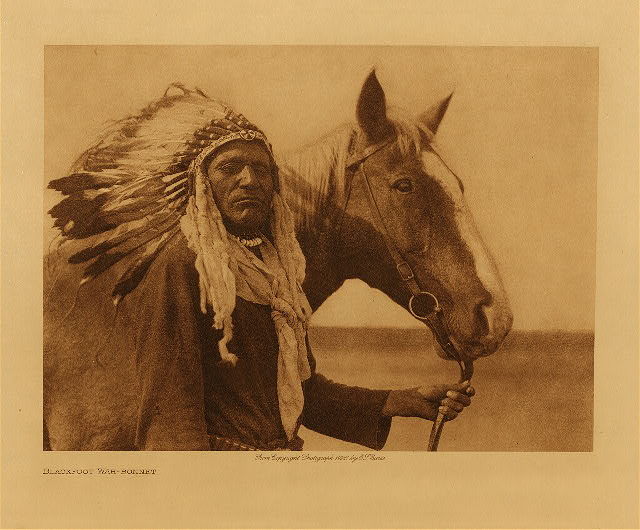 Blackfoot war-bonnet 1926