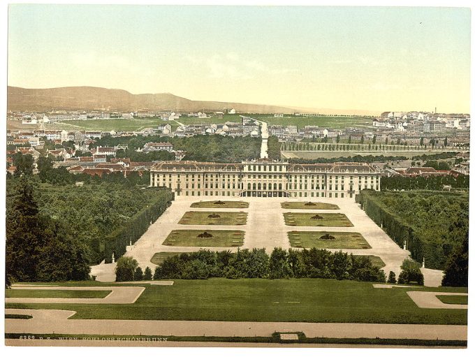 Schoenbrunn Castle (i.e., Schönbrunn), Vienna, Austro-Hungary
