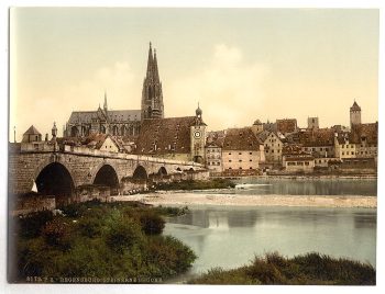 Stone Bridge (i.e. Steinerne Brücke) and cathedral, Ratisbon (Regensburg), Bavaria, Germany