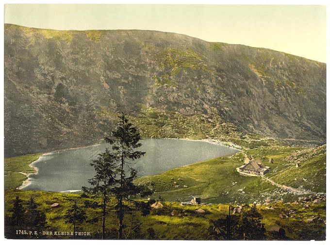 The Kleine Teich (small pond) with the Teichbaude, Riesengebirge, Germany